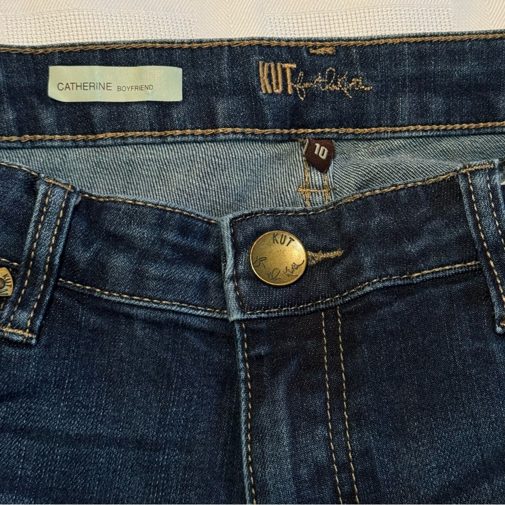 Kut from the Kloth Women’s Sz 10 Catherine Boyfriend Jeans in Dark Blue Wash